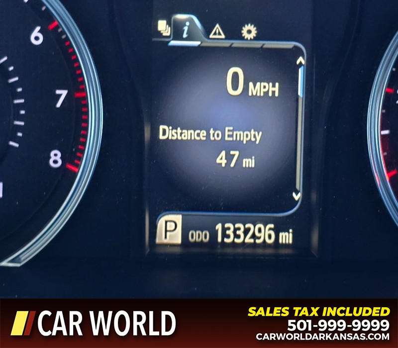 Toyota Camry Vehicle Full-screen Gallery Image 16