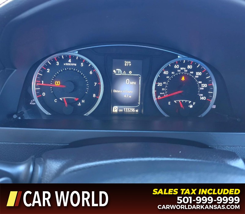 Toyota Camry Vehicle Full-screen Gallery Image 17