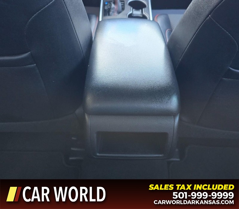 Toyota Camry Vehicle Full-screen Gallery Image 19