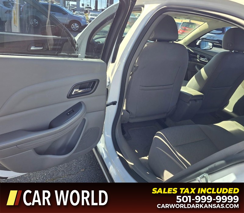 Chevrolet Malibu Vehicle Full-screen Gallery Image 9