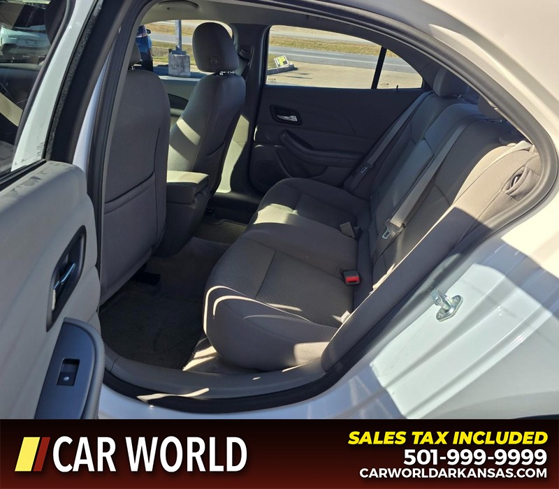 Chevrolet Malibu Vehicle Full-screen Gallery Image 10