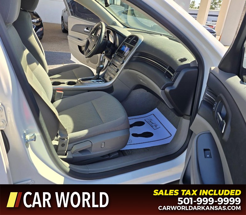 Chevrolet Malibu Vehicle Full-screen Gallery Image 11