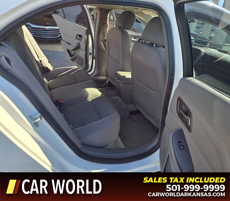 Chevrolet Malibu Vehicle Full-screen Gallery Image 12