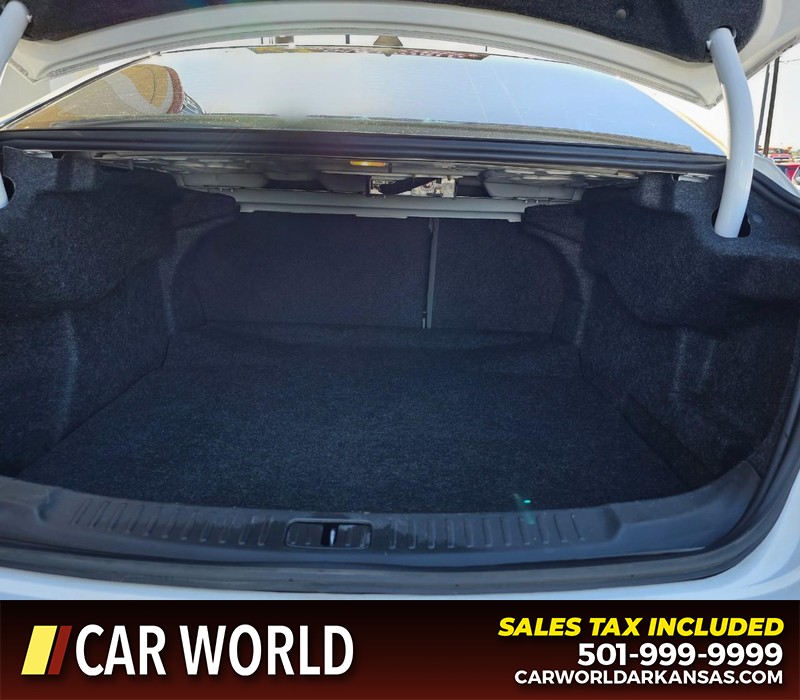 Chevrolet Malibu Vehicle Full-screen Gallery Image 13