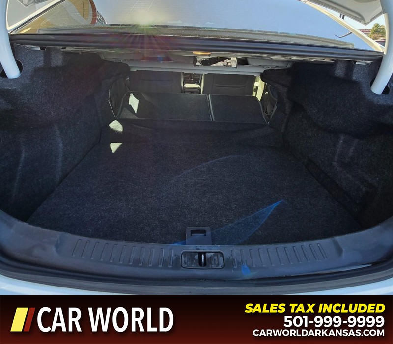 Chevrolet Malibu Vehicle Full-screen Gallery Image 14