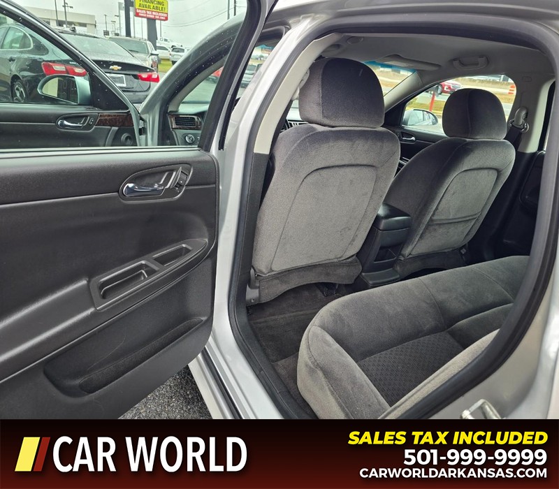 Chevrolet Impala Limited Vehicle Full-screen Gallery Image 9