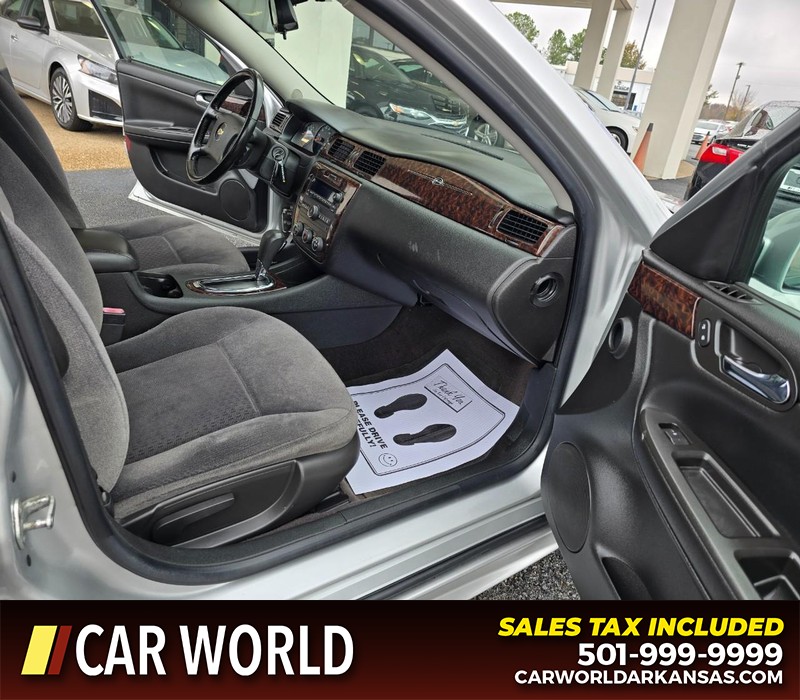 Chevrolet Impala Limited Vehicle Full-screen Gallery Image 11