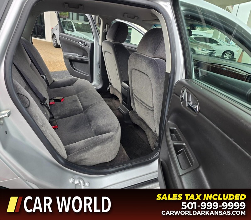 Chevrolet Impala Limited Vehicle Full-screen Gallery Image 12