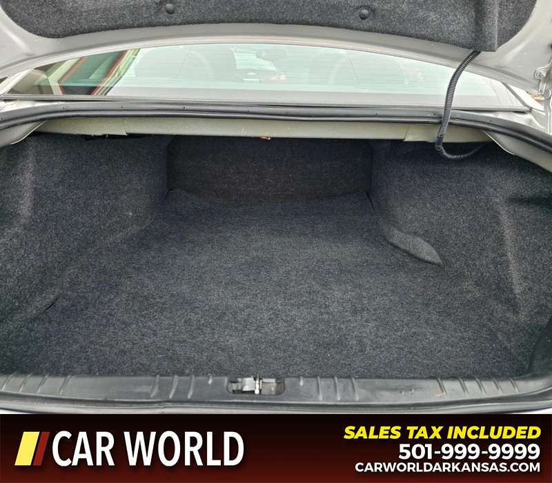 Chevrolet Impala Limited Vehicle Full-screen Gallery Image 13