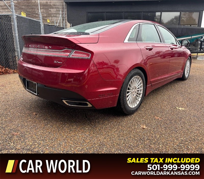 Lincoln MKZ Vehicle Full-screen Gallery Image 3