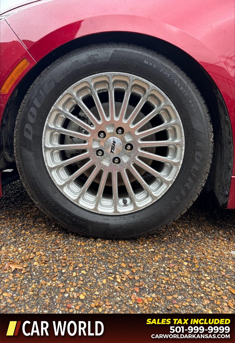 Lincoln MKZ Vehicle Full-screen Gallery Image 11