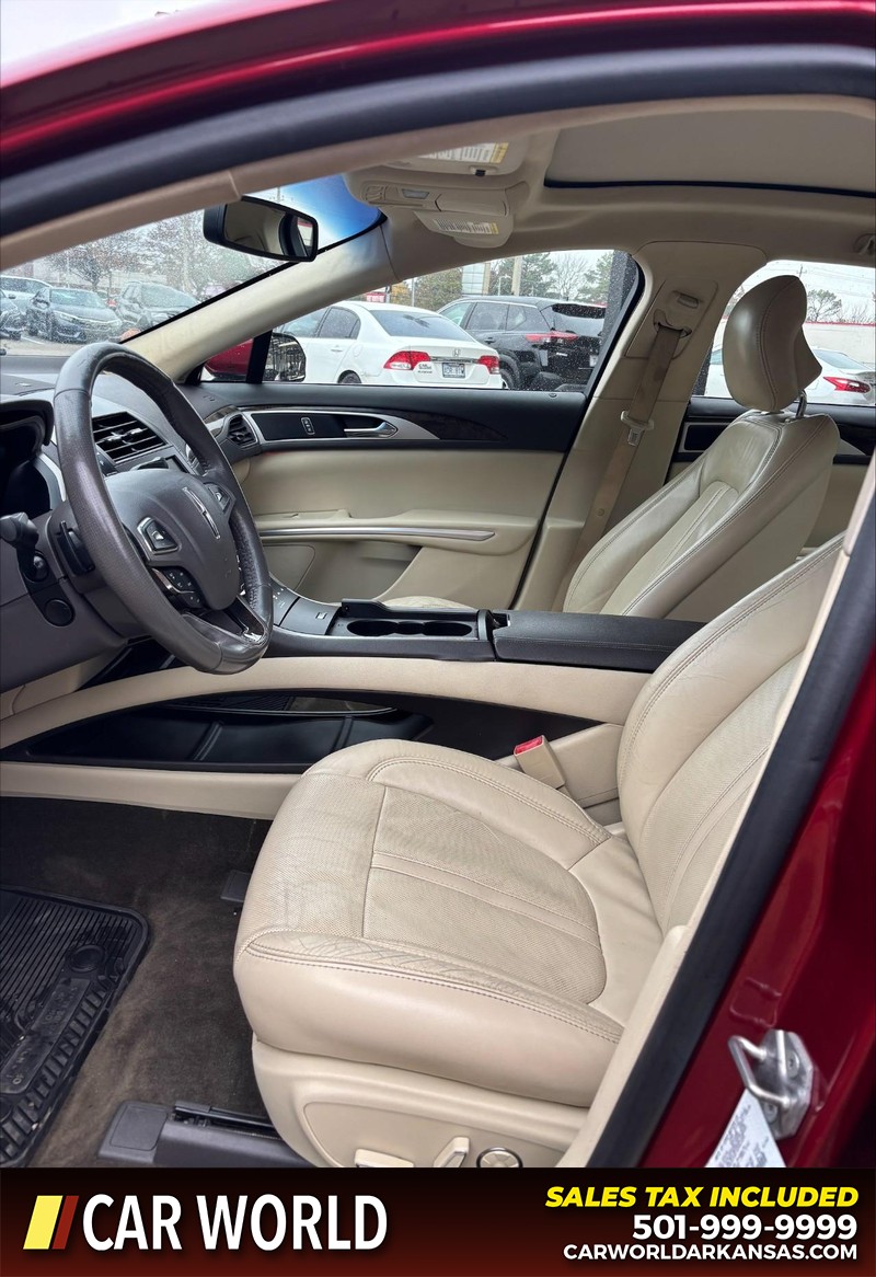 Lincoln MKZ Vehicle Full-screen Gallery Image 14