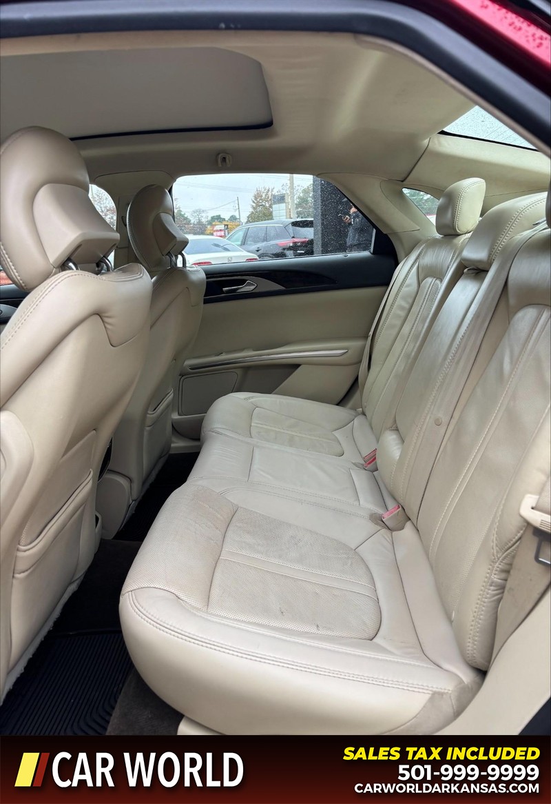 Lincoln MKZ Vehicle Full-screen Gallery Image 16