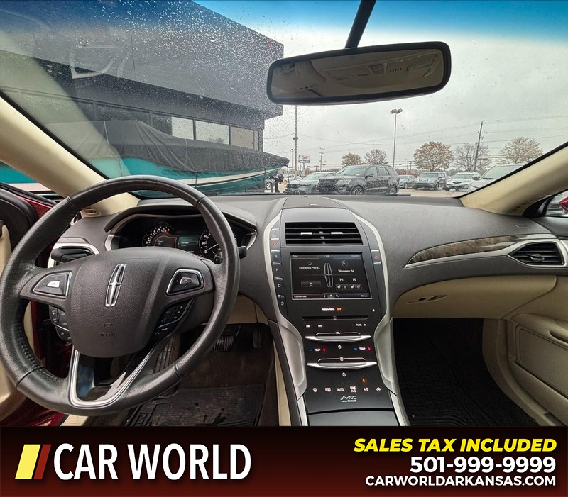 Lincoln MKZ Vehicle Full-screen Gallery Image 17