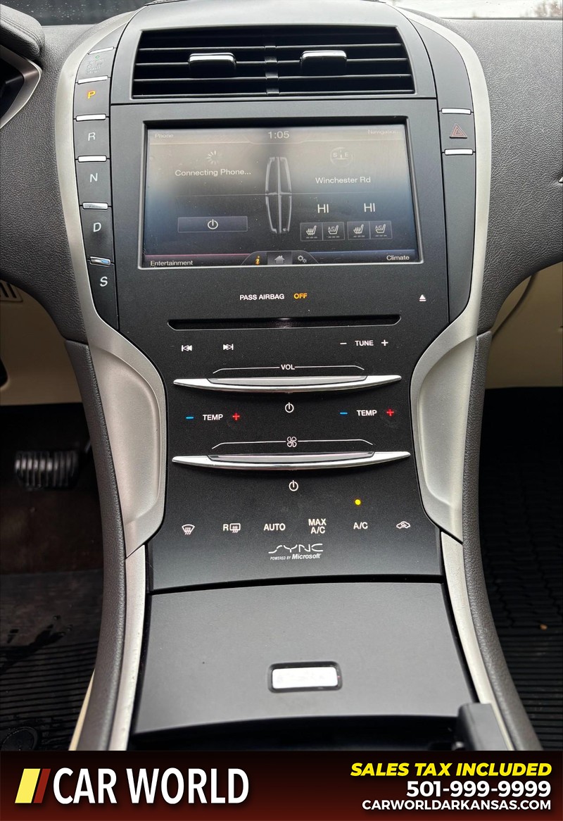 Lincoln MKZ Vehicle Full-screen Gallery Image 18