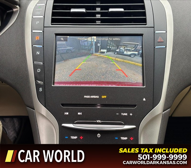 Lincoln MKZ Vehicle Full-screen Gallery Image 19