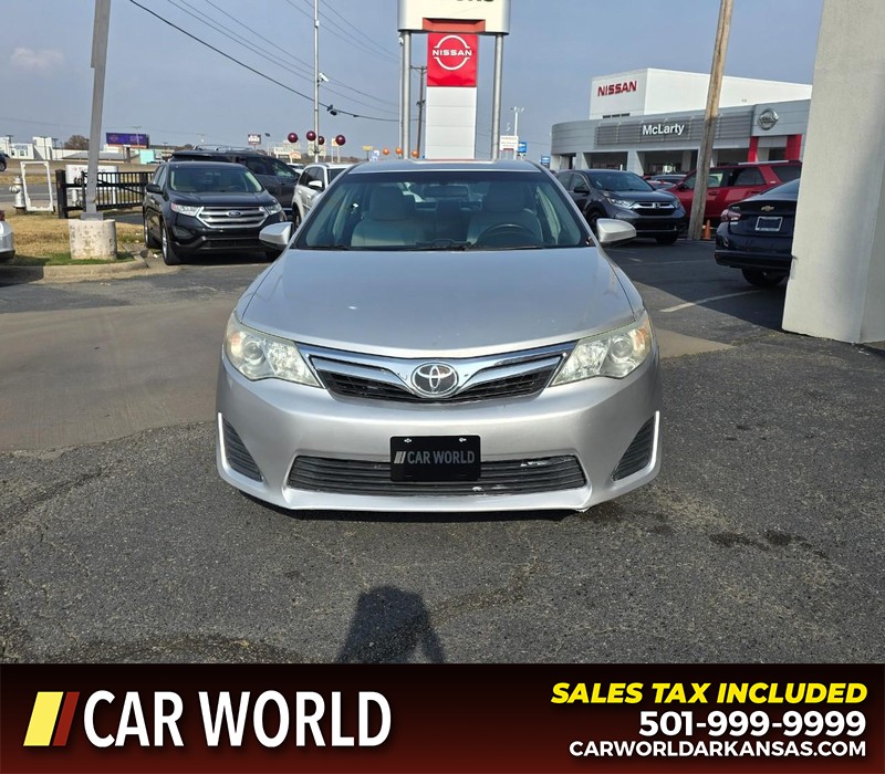 Toyota Camry Vehicle Full-screen Gallery Image 2