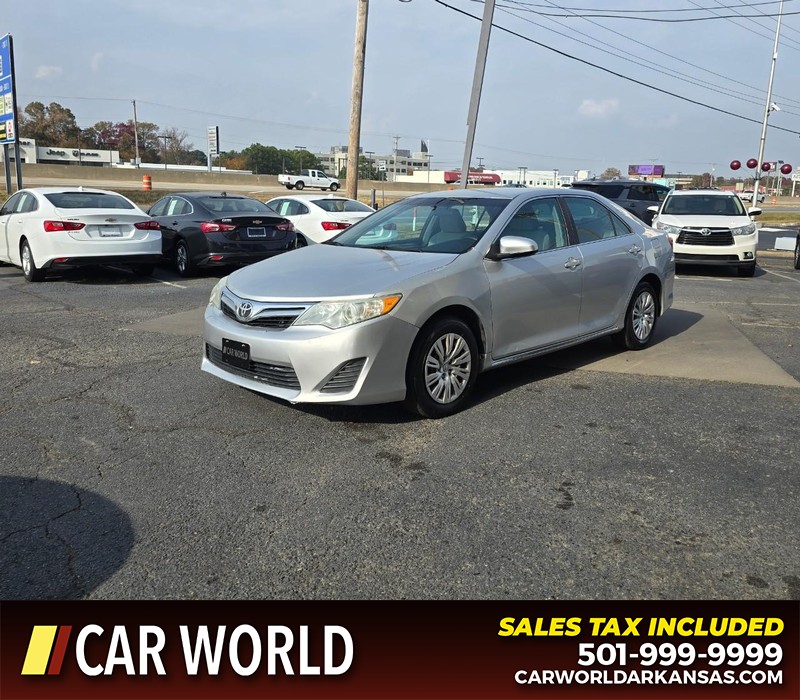 Toyota Camry Vehicle Full-screen Gallery Image 3