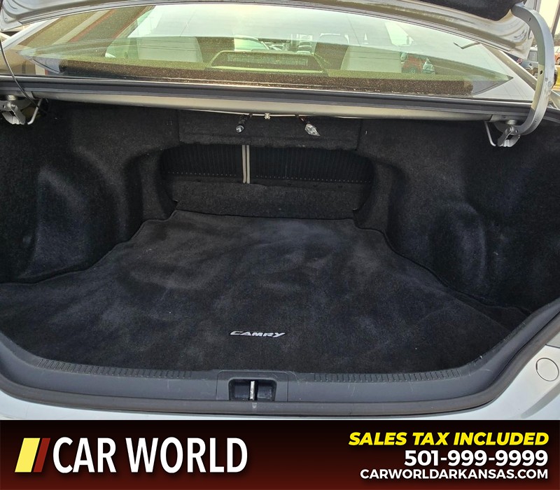 Toyota Camry Vehicle Full-screen Gallery Image 13