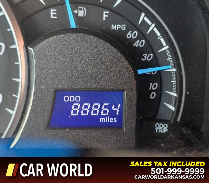 Toyota Camry Vehicle Full-screen Gallery Image 16