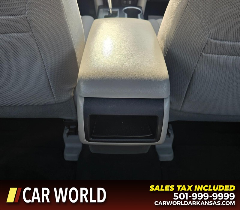 Toyota Camry Vehicle Full-screen Gallery Image 19