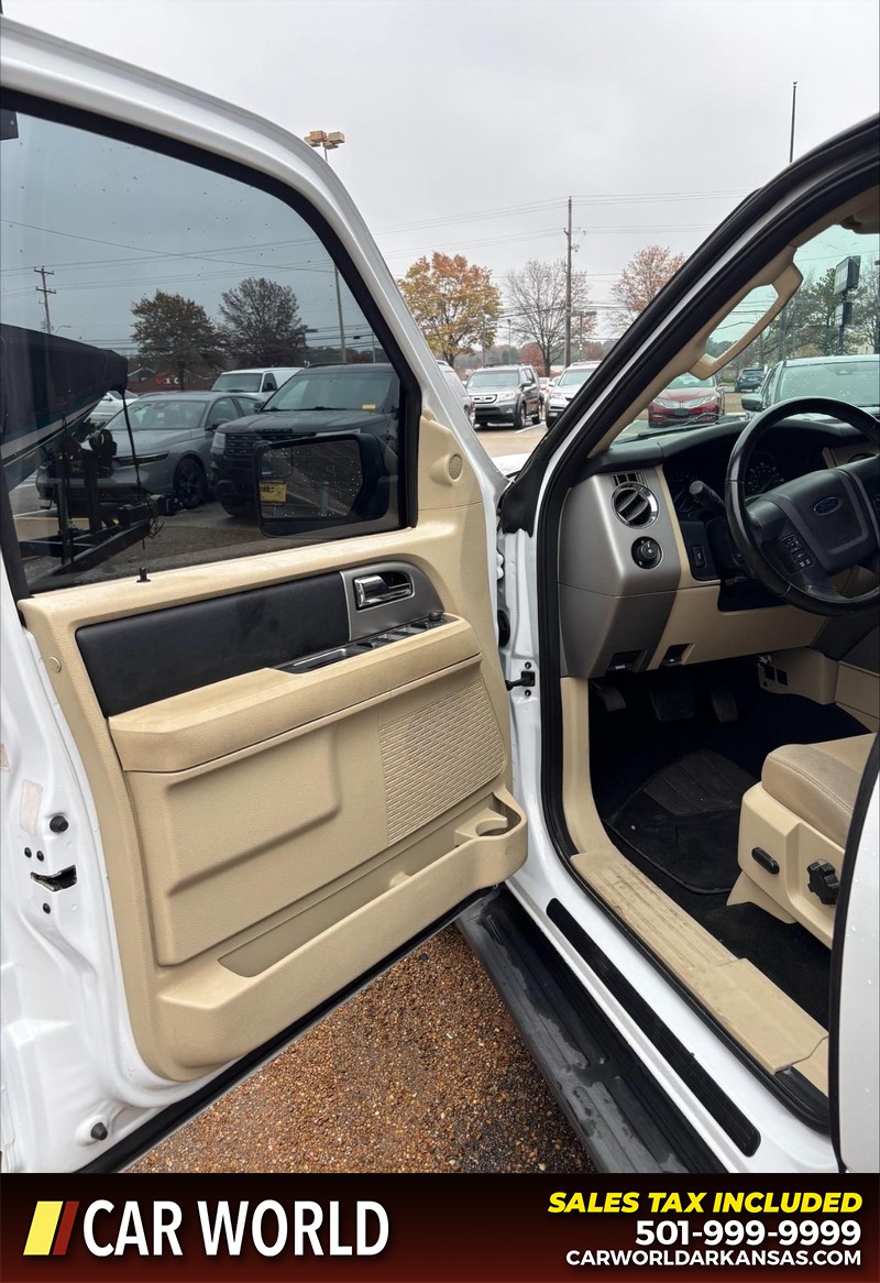 Ford Expedition Vehicle Full-screen Gallery Image 12