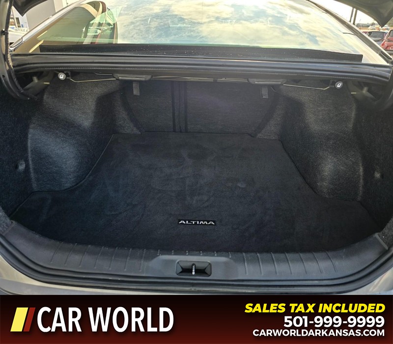 Nissan Altima Vehicle Full-screen Gallery Image 13