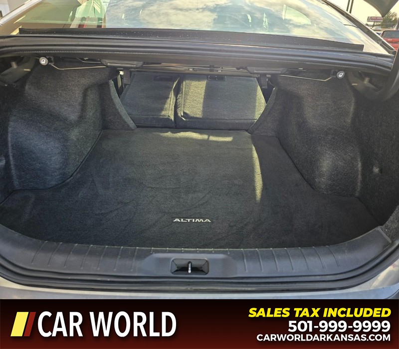 Nissan Altima Vehicle Full-screen Gallery Image 14