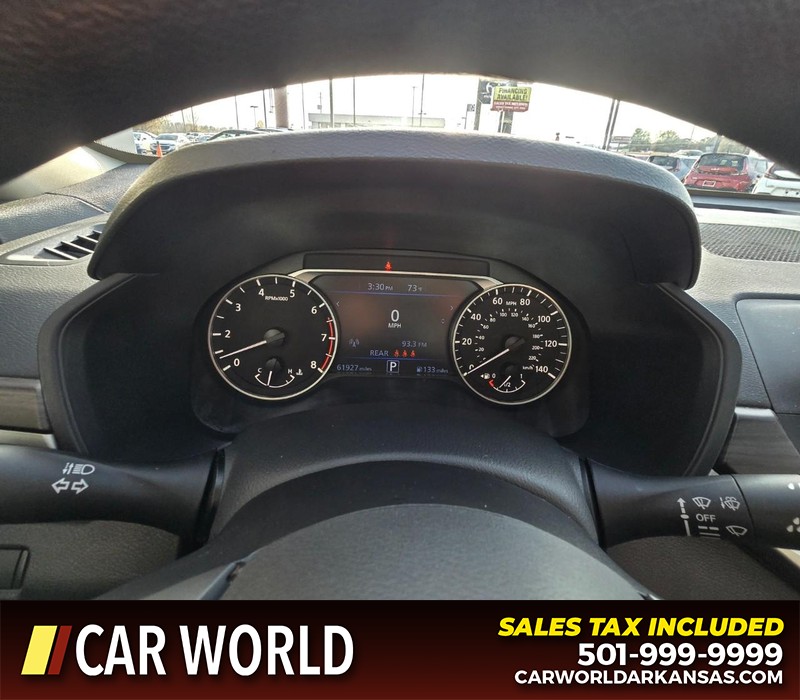 Nissan Altima Vehicle Full-screen Gallery Image 17