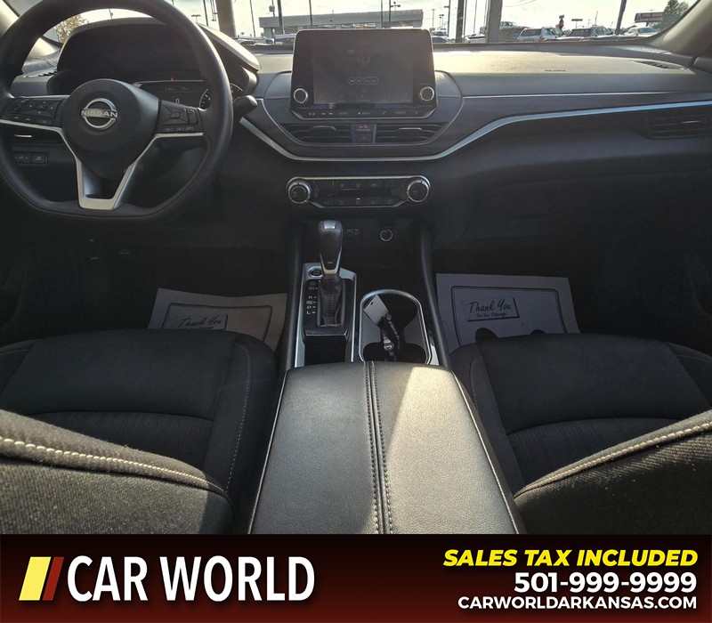 Nissan Altima Vehicle Full-screen Gallery Image 18