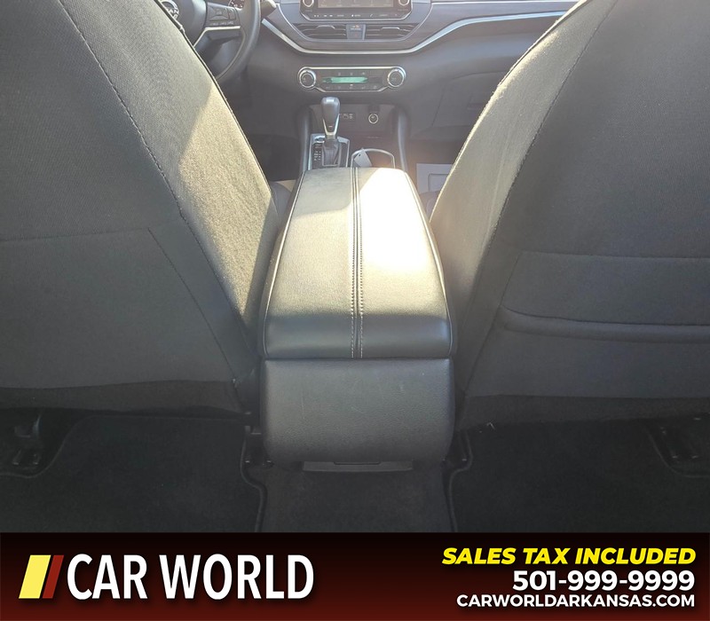 Nissan Altima Vehicle Full-screen Gallery Image 19