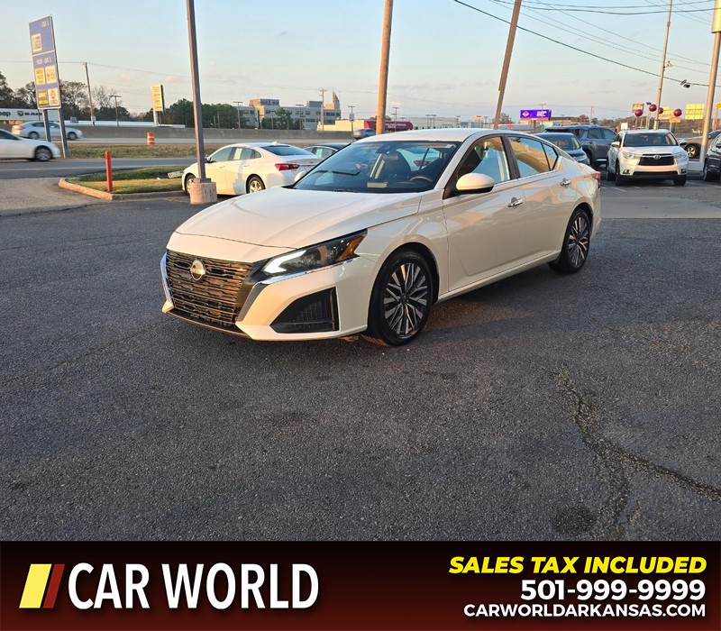 Nissan Altima Vehicle Full-screen Gallery Image 3