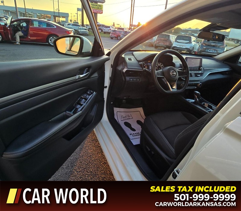 Nissan Altima Vehicle Full-screen Gallery Image 7