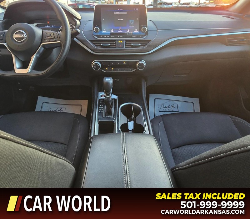 Nissan Altima Vehicle Full-screen Gallery Image 18