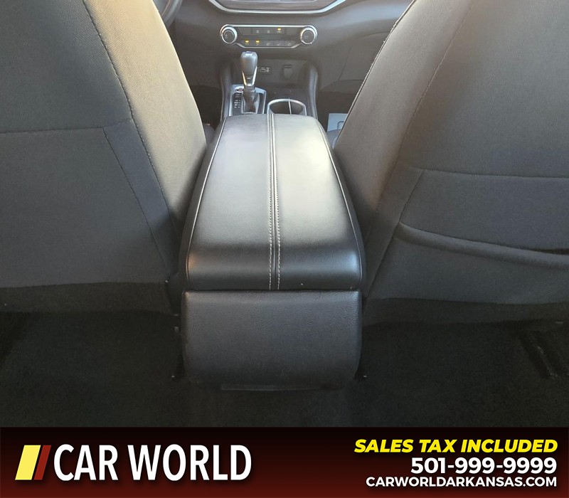 Nissan Altima Vehicle Full-screen Gallery Image 19