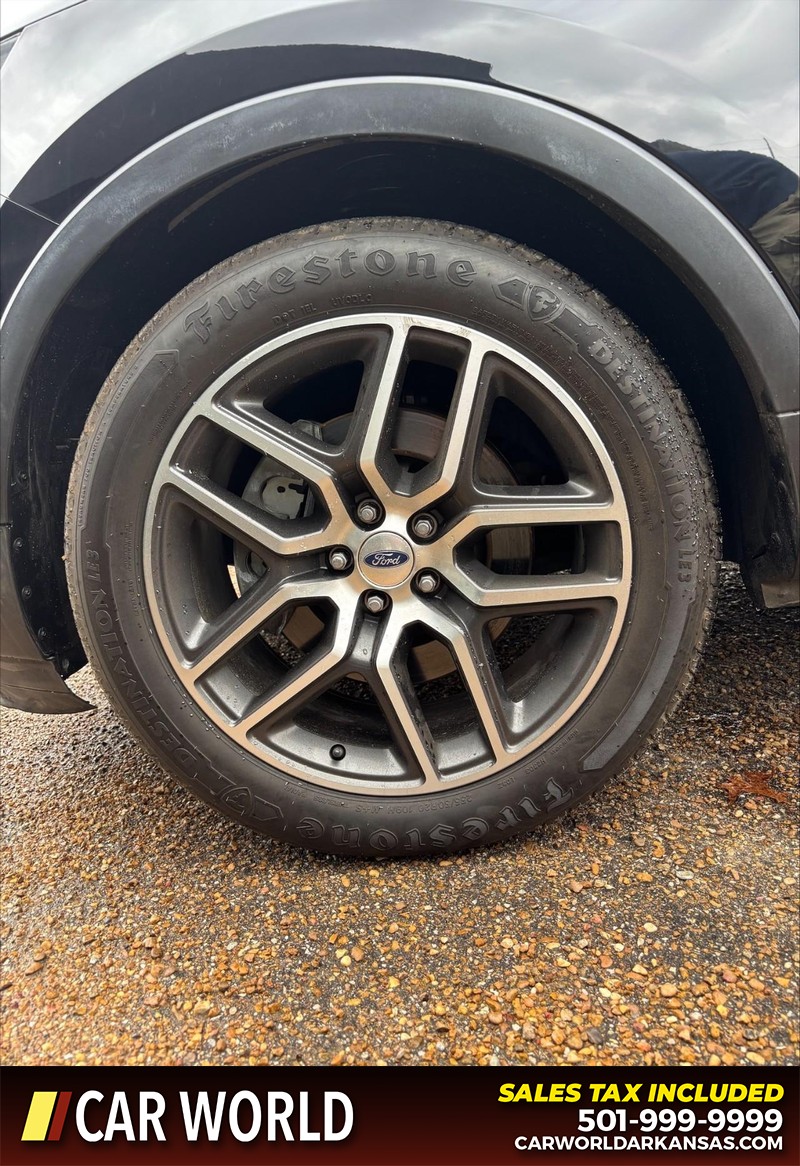 Ford Explorer Vehicle Full-screen Gallery Image 11