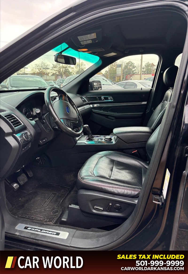 Ford Explorer Vehicle Full-screen Gallery Image 13