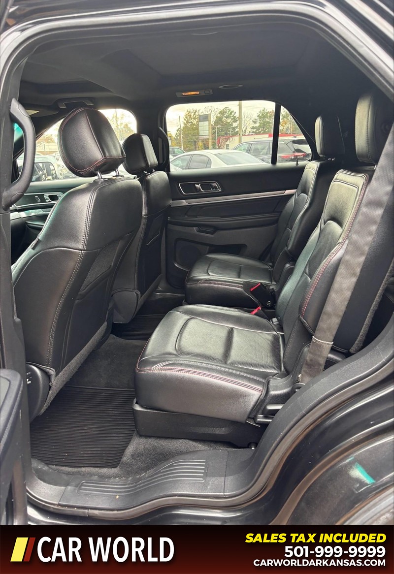 Ford Explorer Vehicle Full-screen Gallery Image 15
