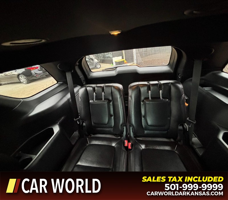 Ford Explorer Vehicle Full-screen Gallery Image 16