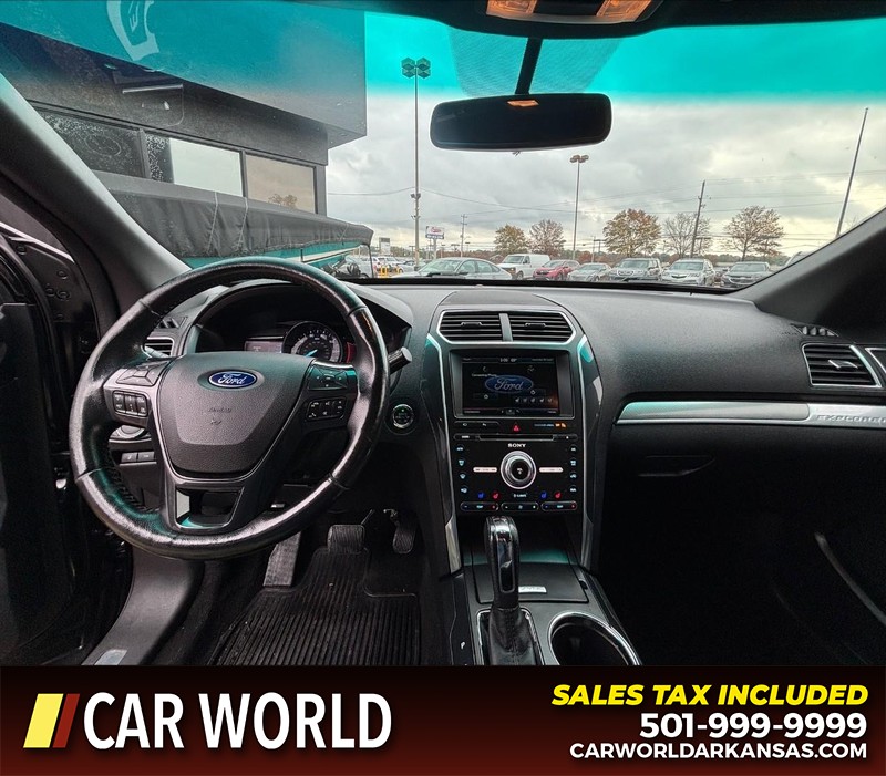 Ford Explorer Vehicle Full-screen Gallery Image 18