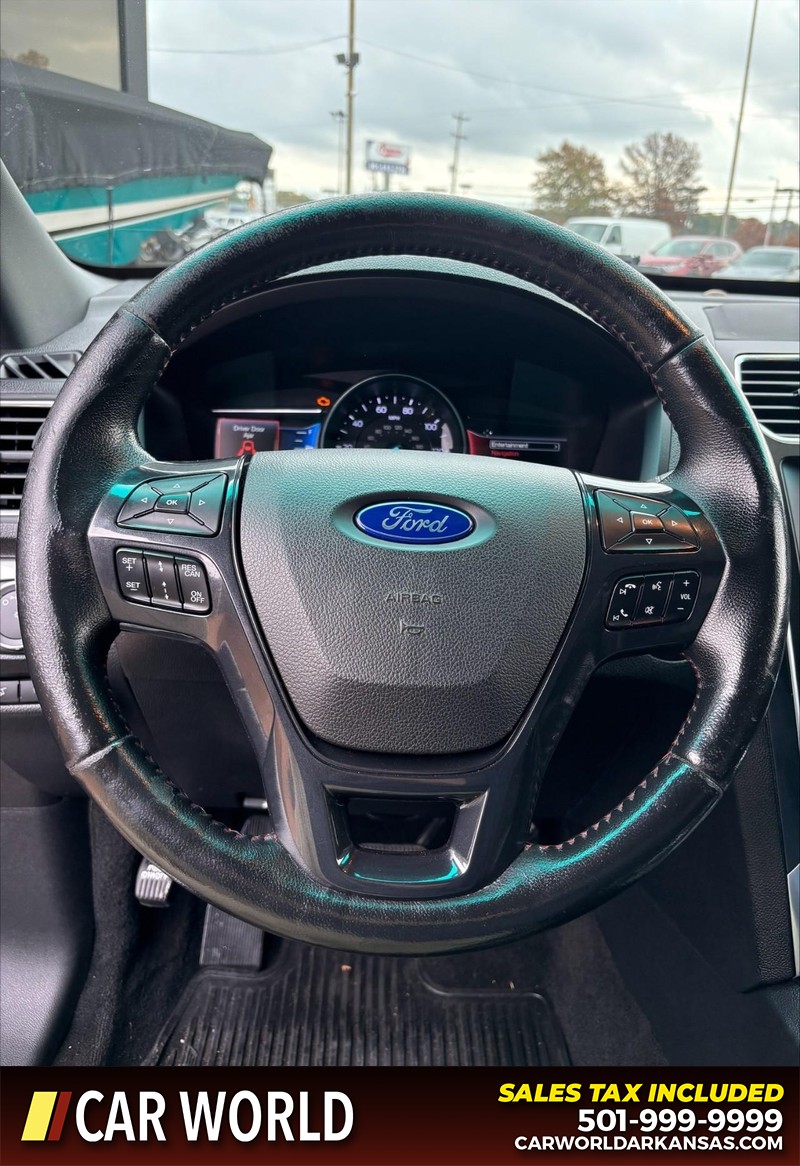 Ford Explorer Vehicle Full-screen Gallery Image 21