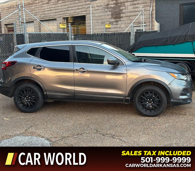 Nissan Rogue Sport Vehicle Full-screen Gallery Image 2