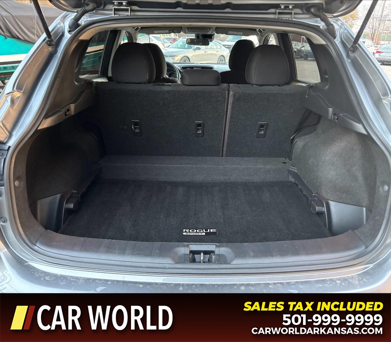 Nissan Rogue Sport Vehicle Full-screen Gallery Image 6