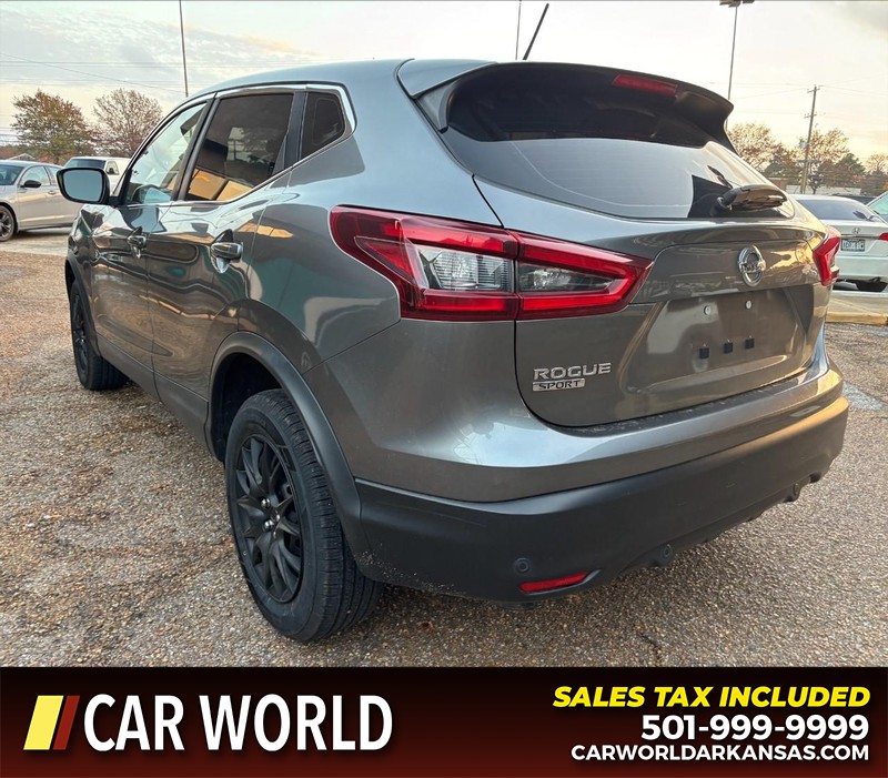 Nissan Rogue Sport Vehicle Full-screen Gallery Image 7