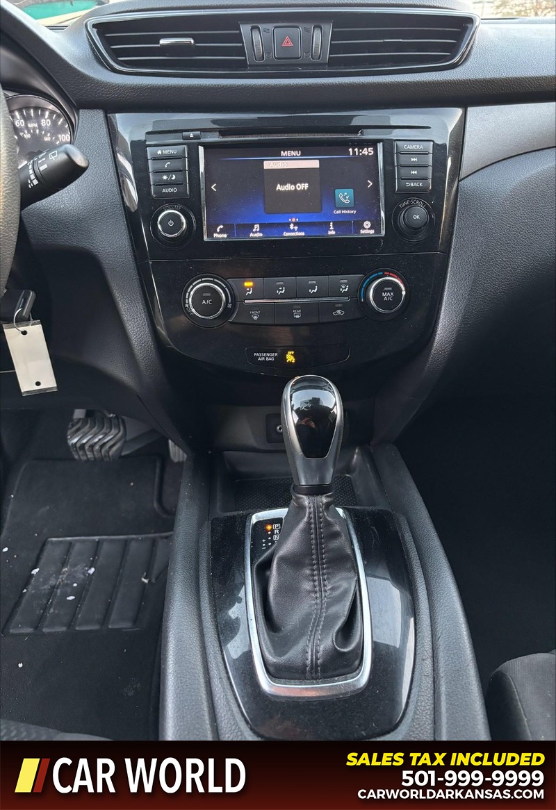 Nissan Rogue Sport Vehicle Full-screen Gallery Image 17