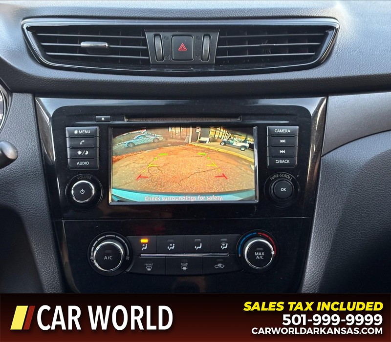 Nissan Rogue Sport Vehicle Full-screen Gallery Image 18