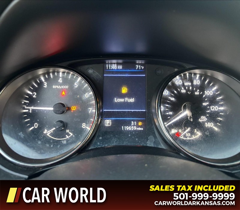 Nissan Rogue Sport Vehicle Full-screen Gallery Image 20