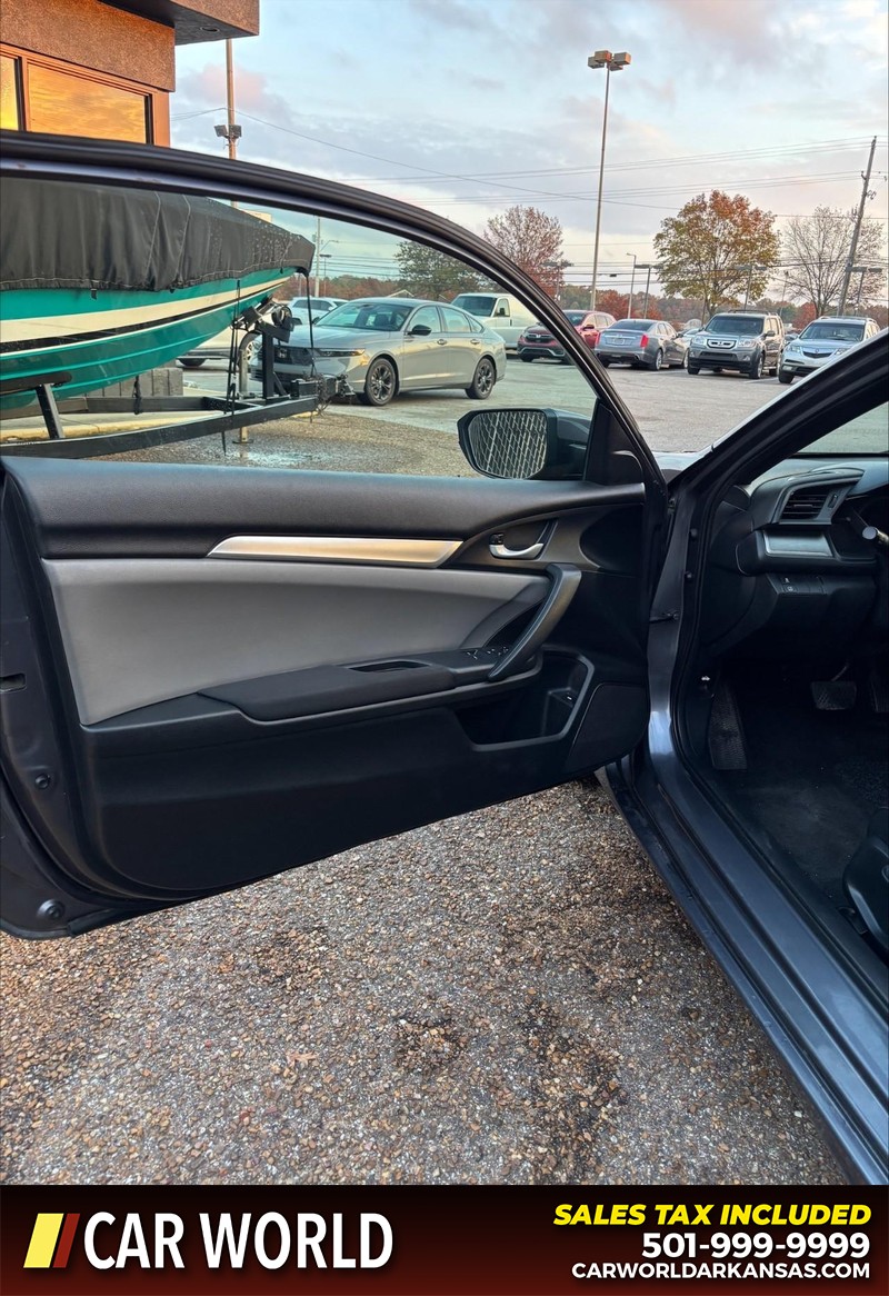 Honda Civic Coupe Vehicle Full-screen Gallery Image 13