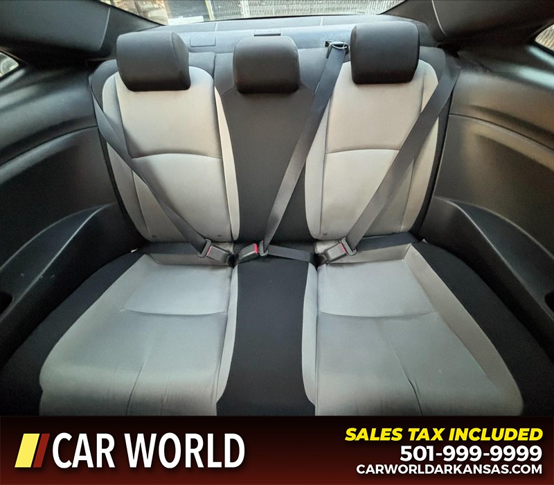 Honda Civic Coupe Vehicle Full-screen Gallery Image 15