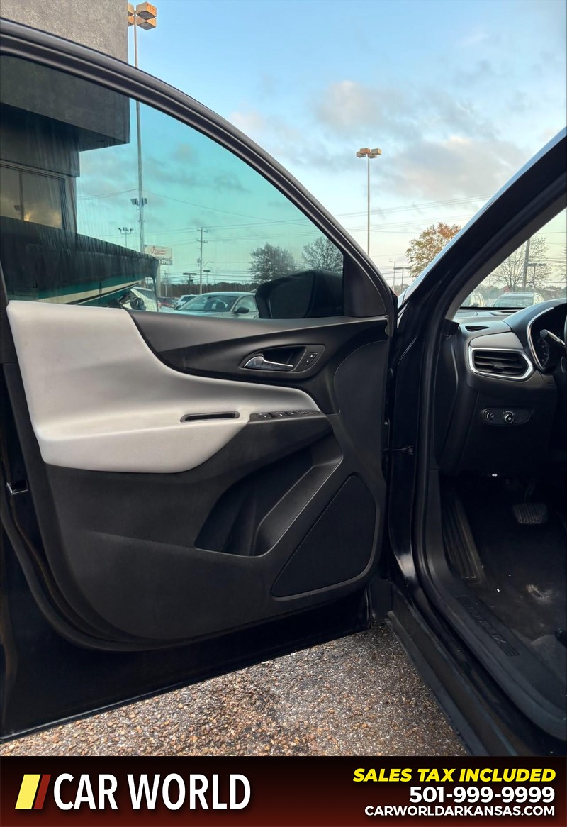 Chevrolet Equinox Vehicle Full-screen Gallery Image 12